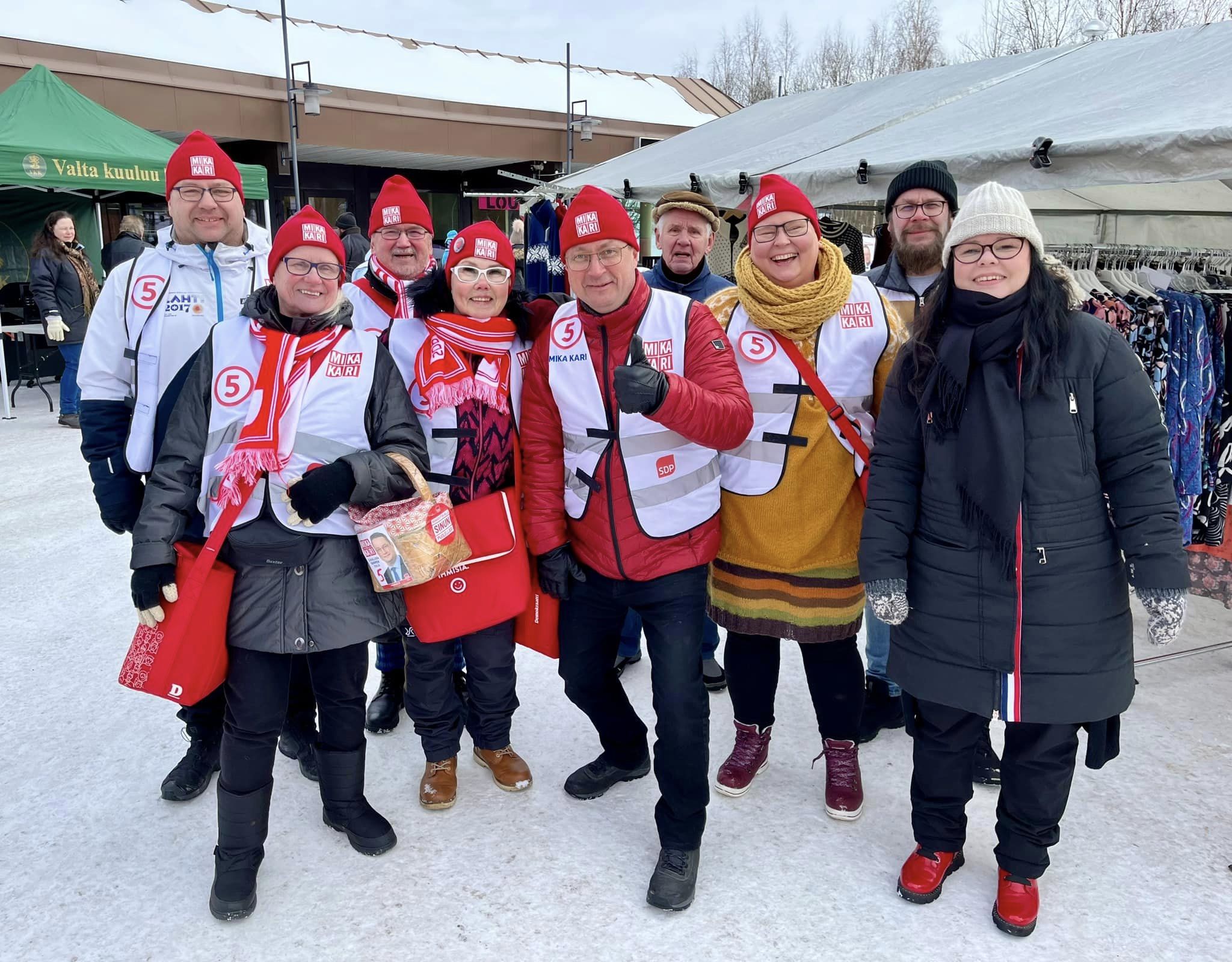 Vaalimarkkinoilla Kärkölässä